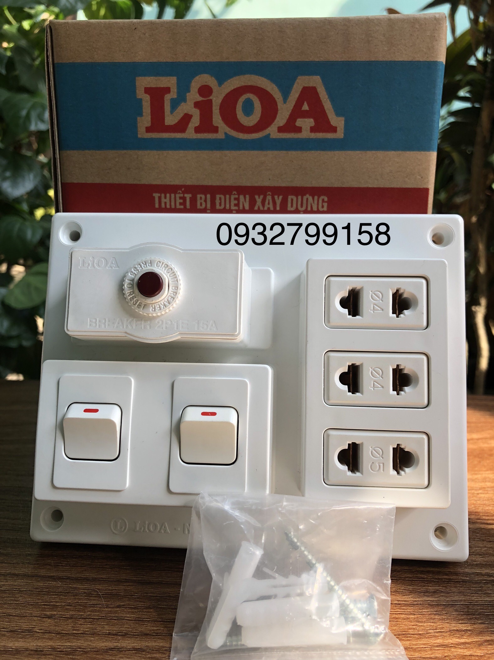 BẢNG ĐIỆN NỔI 2/3 CÔNG TẮC LIOA