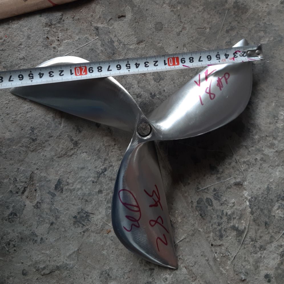 chân vịt 3 cánh inox dùng cho máy xăng 18.0hp cốt xéo (nhông) gen trong 16mm và 18mm tùy lựa chọn