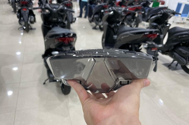 Mica đèn hậu khói xe vario click thái 2019