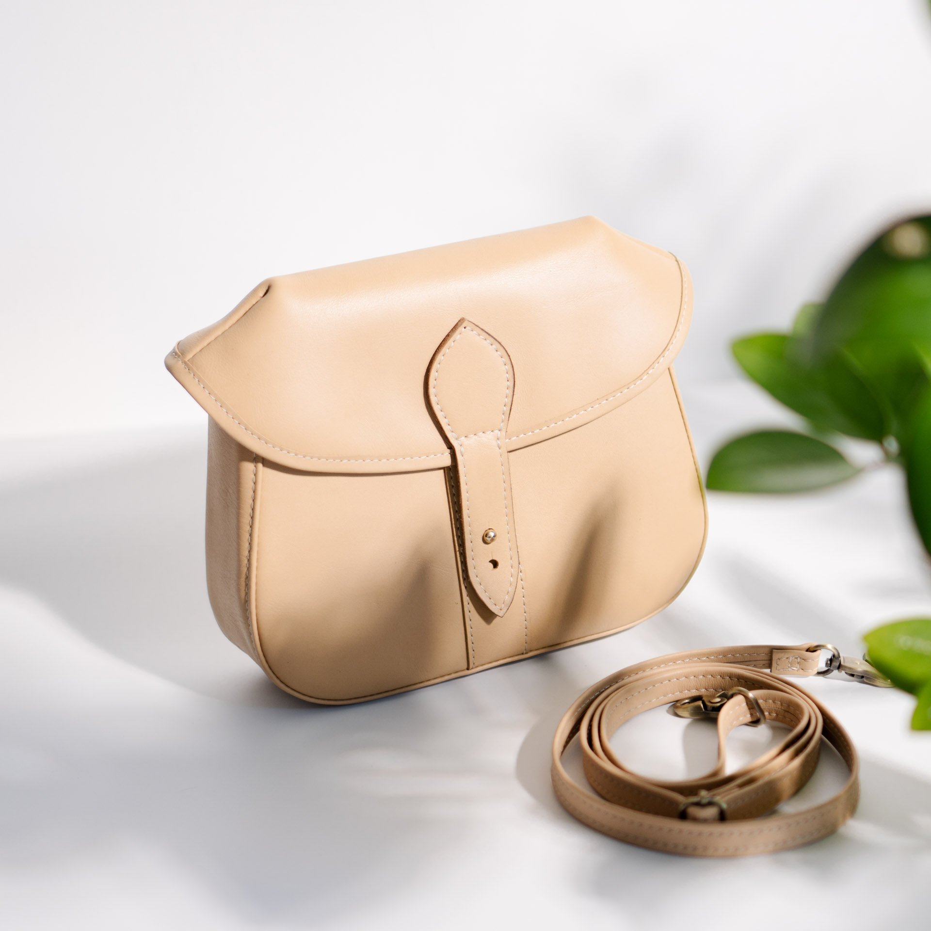 Túi nấm ngố Manuk Leather, túi đeo chéo nữ da bò thật