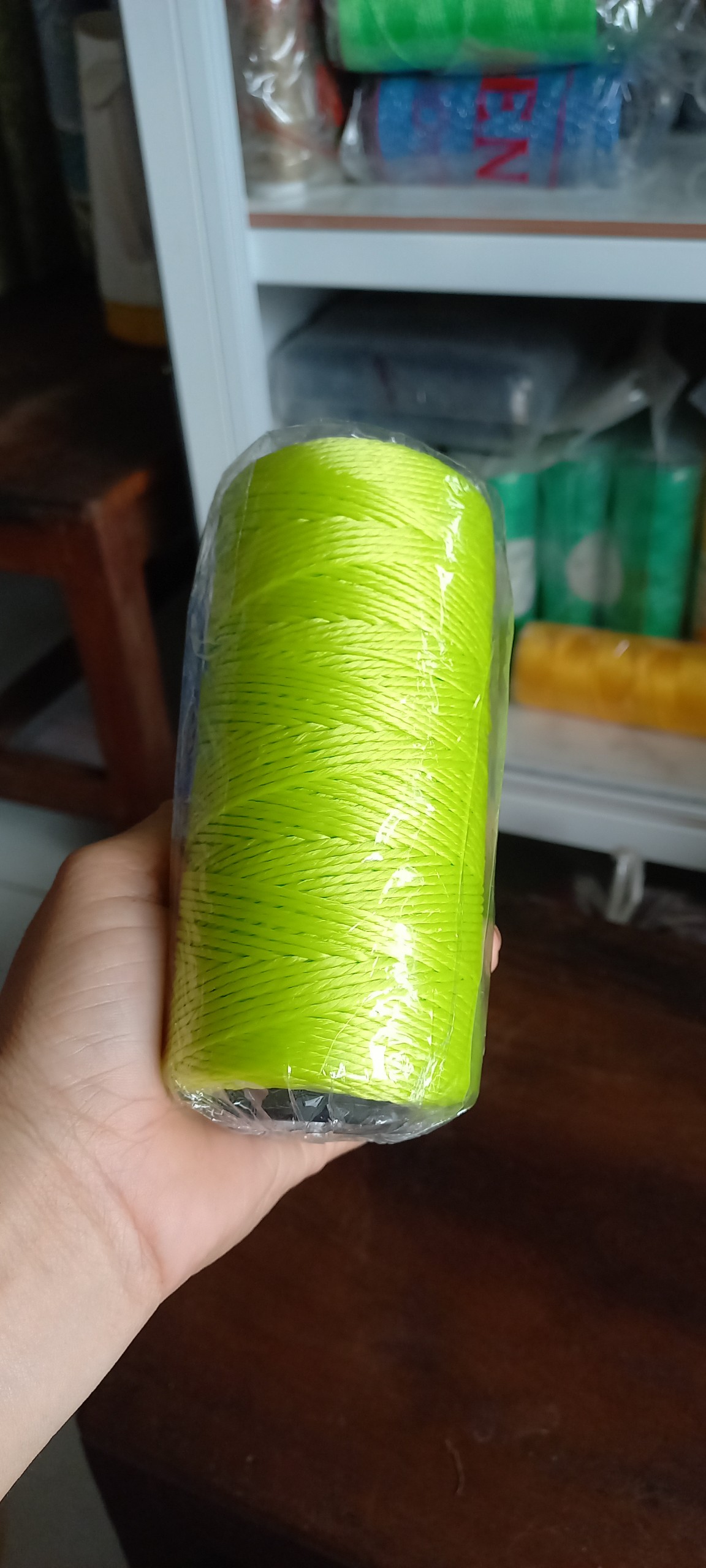 Sợi thô dùng đan móc túi xách, nón, giày dép màu xanh lá