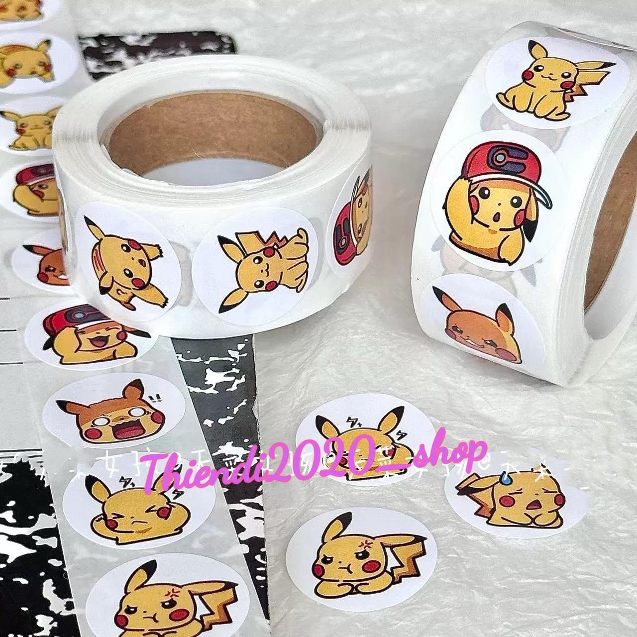 Tem dán pikachu đánh yêu << 2.5cm, 500tem/cuộn_sticker niêm phong hộp giấy