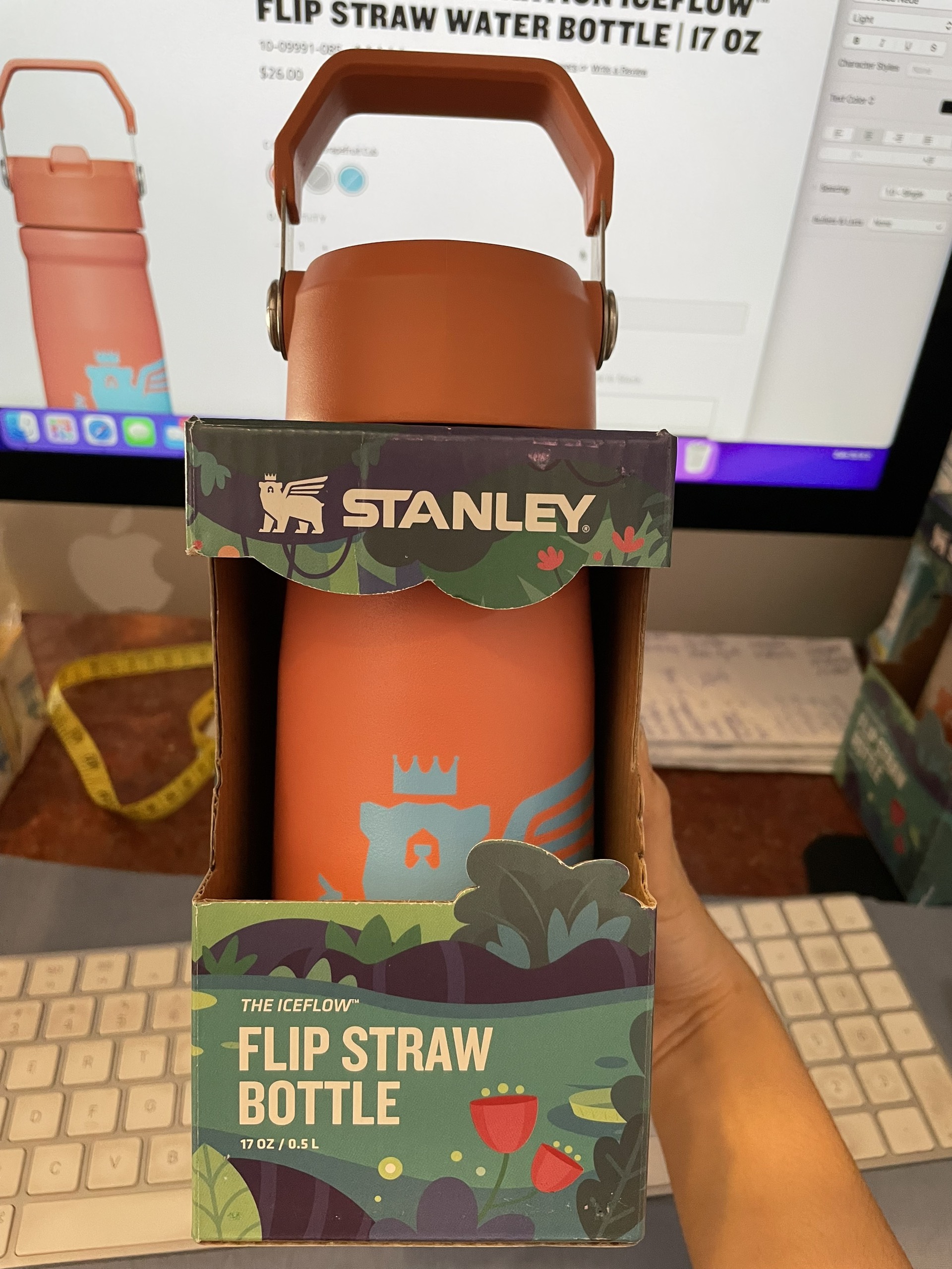 Stanley The Wild Imagination IceFlow Flip Straw Water Bottle 17 oz -  Grapefruit Cub