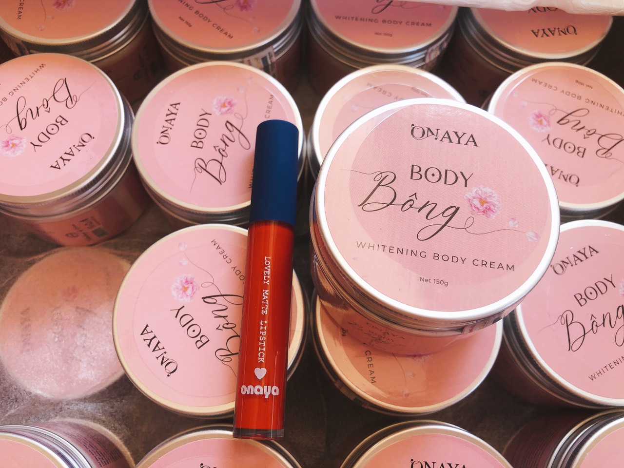 Kem body Bông 150g dưỡng trắng da ONAYA tặng kèm son môi
