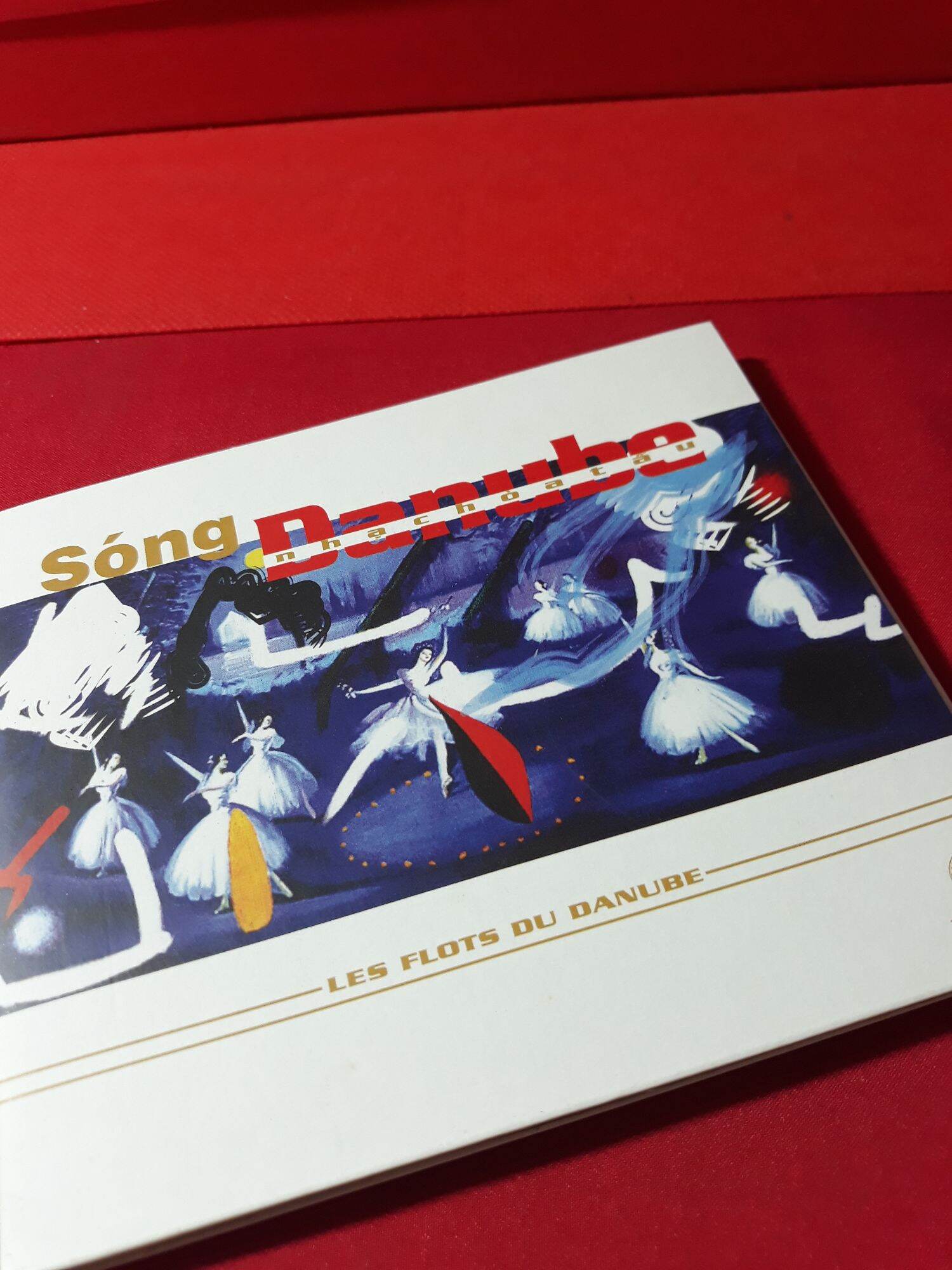 Sóng danube, hòa tấu piano gốc chính hãng saigon vafaco . mới 100%.
cd với nhiều bài cổ điển quen thuộc, rất hay.