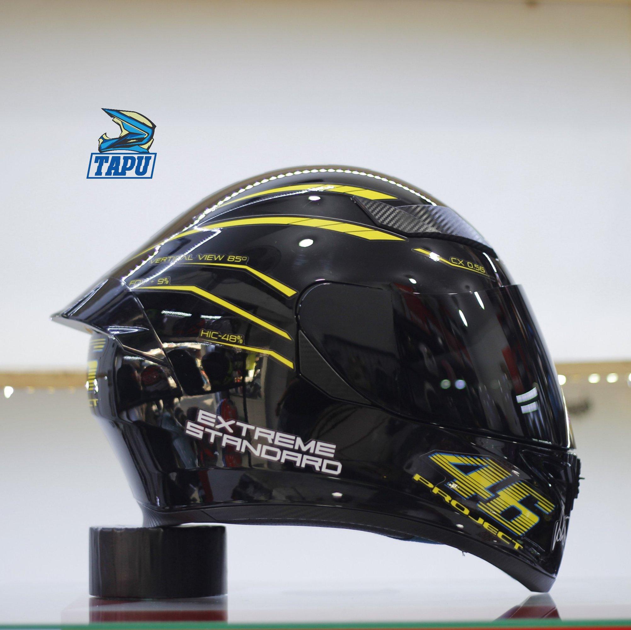 Mũ bảo hiểm GXT ROYAL M138 màu đen bóng lên tem 46 vàng, kèm đuôi gió và túi đựng nón