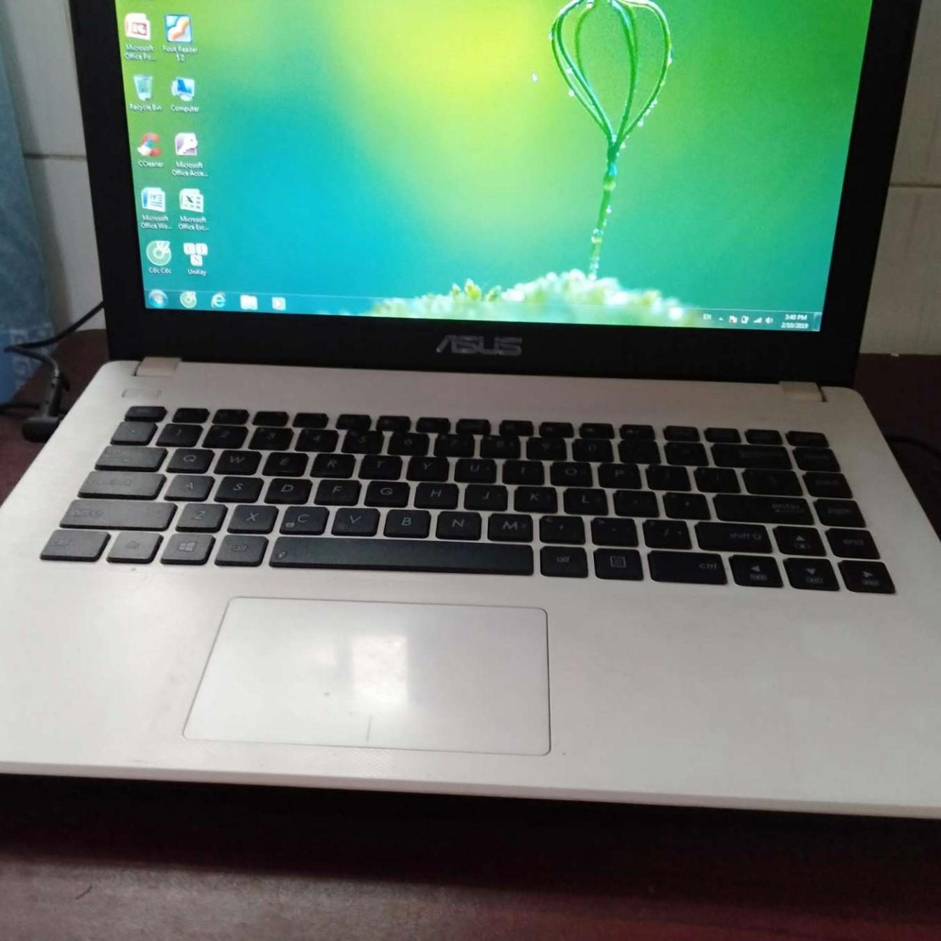 Laptop asus chính hãng còn nguyên zin còn rất đẹp,cpu intel 1.8 ghz,ram 2g dr3,hdd 500g,màn hình 14in mỏng led full hd