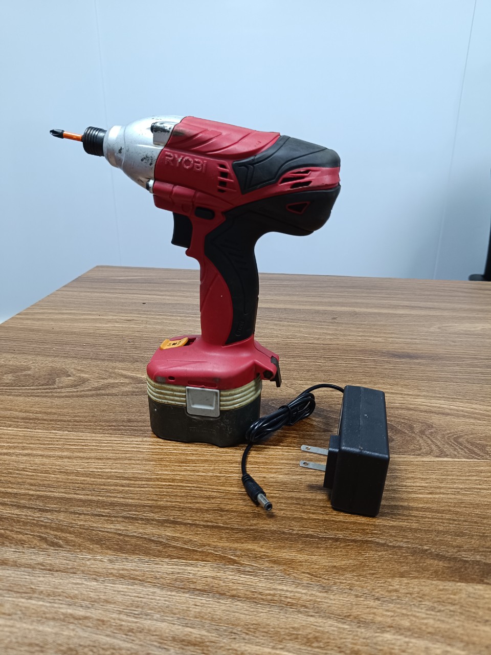 Máy bắn vít ryobi 12v bid - 1226