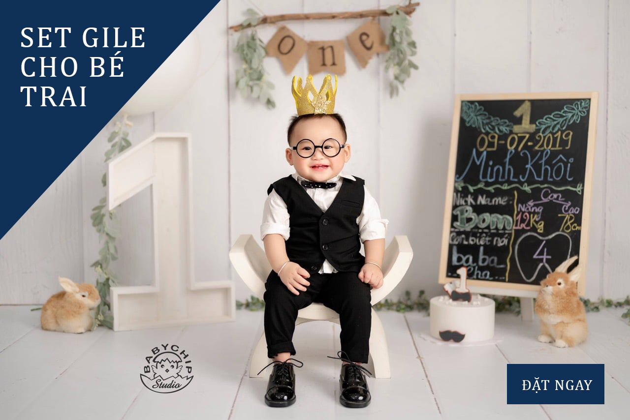 Set gile đen cho bé trai kèm phụ kiện.
