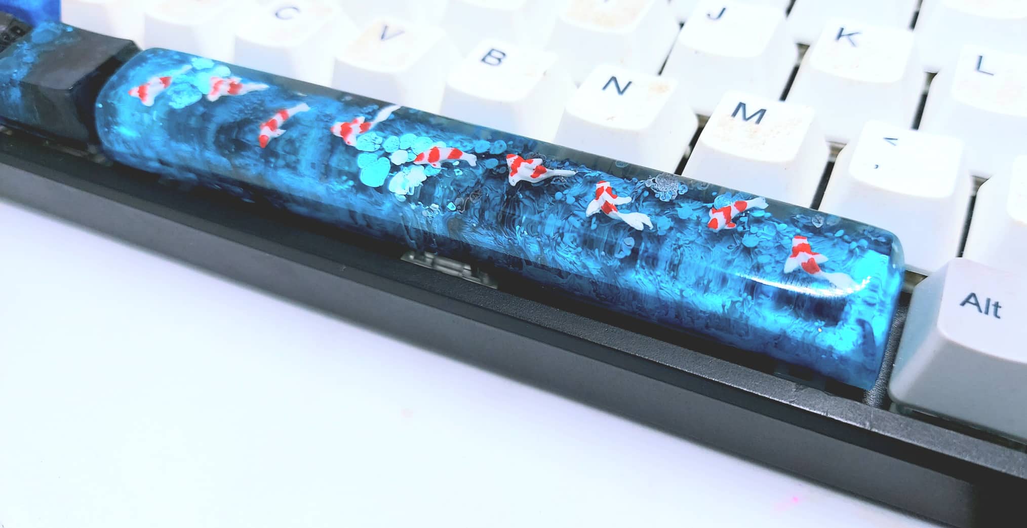 Keycap resin cá koi mini thanh spacebar SA tone dương đen trang trí bàn phím co gaming