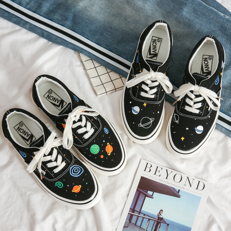 Giày vải dây buộc hoạ tiết Vũ Trụ cực kì cutee