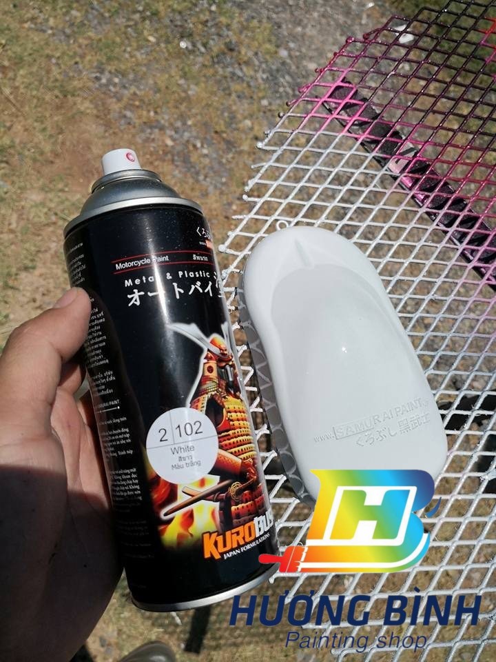 Sơn xịt Samurai màu Trắng - 102 (400ml) (có khả năng kháng xăng A92, A95)