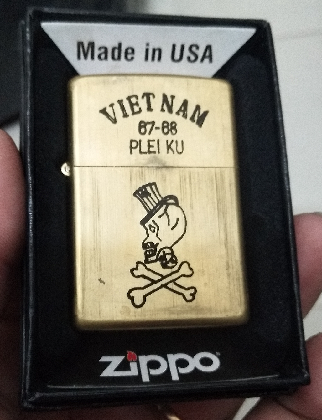[HCM]Zippo Đồng Xưa Việt Nam War Chủ Đề Địa Danh PLEI Ku - Năm 1960