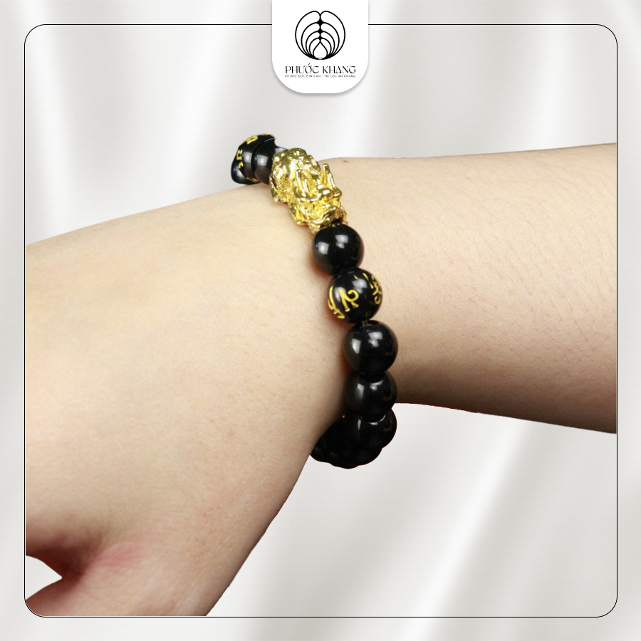 Vòng đá mã não đen phối charm tỳ hưu vàng phước khang
