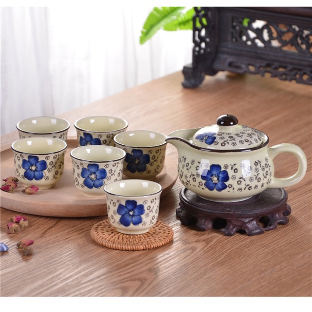 Bộ ấm trà hoa văn mang đậm phong cách nhật bản. bộ gồm 1 bình + 6 chén.