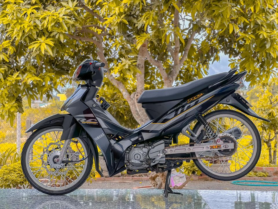 Tem sirius 110cc rc 2018 đen xám chỉ vàng