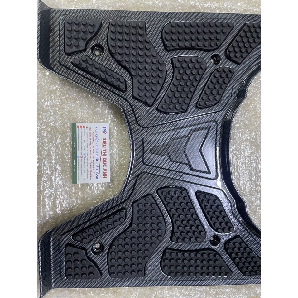 Thảm lót chân xe SH 2020-2024, thảm nhựa màng carbon, crom xi