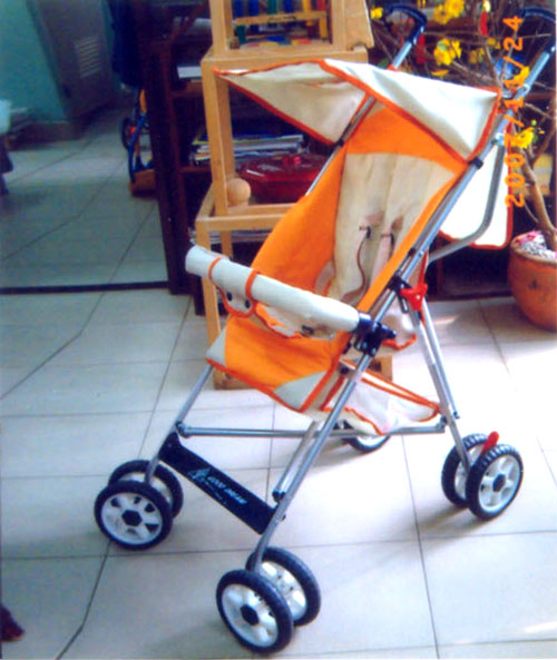 Xe đẩy trẻ em cán dù SA-1( xã kho sản phẩm hơi bị lem màu)