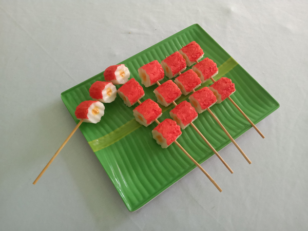 Cua hoàng đế_mô hình xiên que bằng nhựa