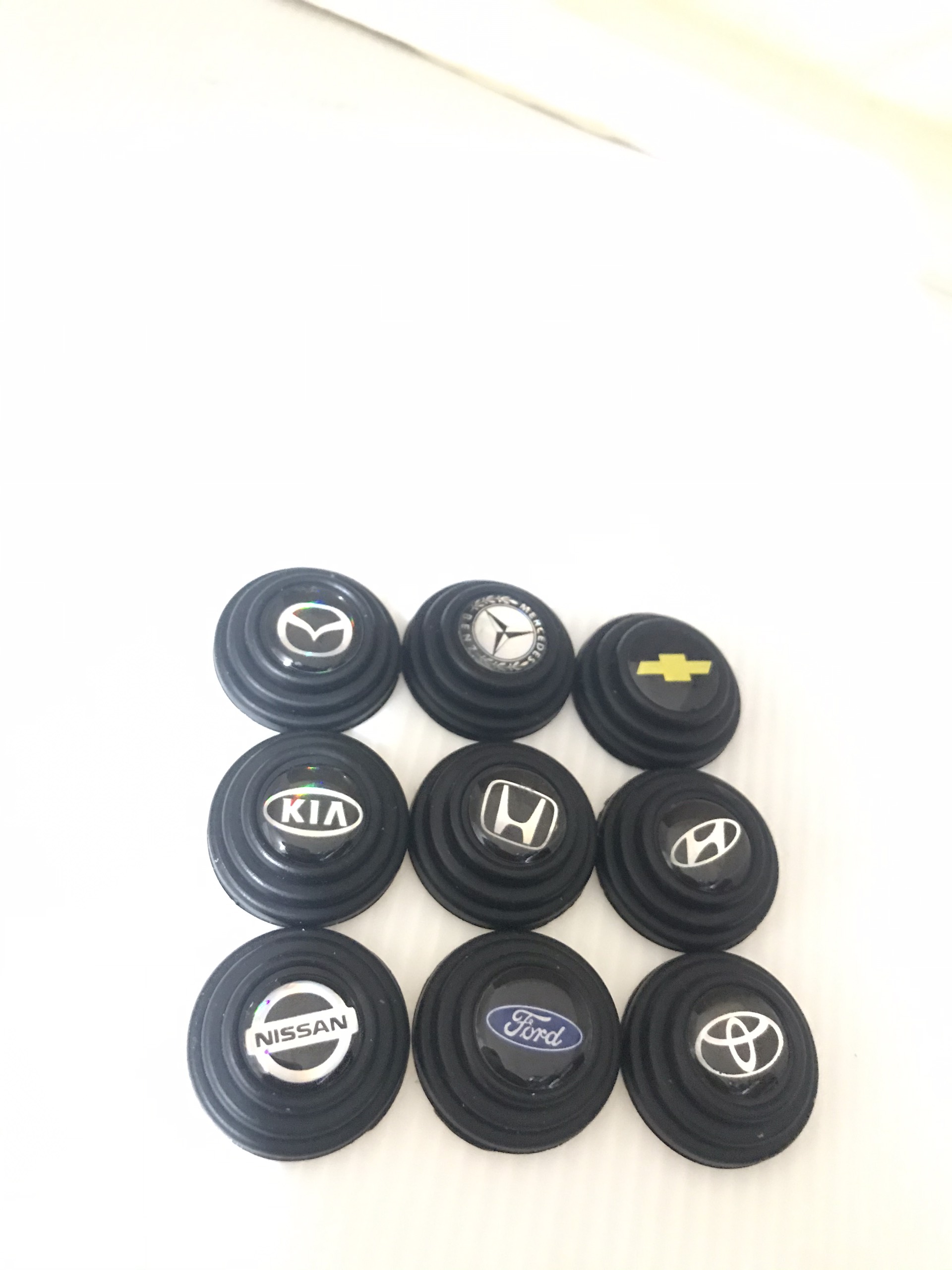 Combo 04 Núm Cao su giảm chấn , chống va đập cửa xe Ô tô theo Logo Xe