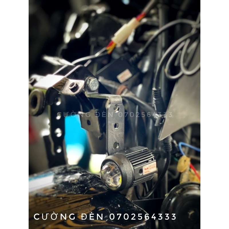 Pad gắn đèn trợ sáng cho Wave vị trí dưới mặt nạ , đơn giản dễ làm