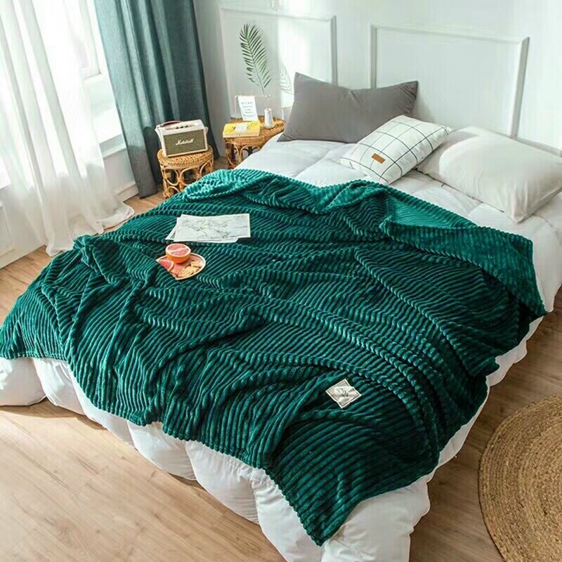 Chăn tuyết nhung tăm nhập khẩu, mềm mại,giữ ấm tốt, kết cấu sóng thoáng khí, dễ chịu an toàn cho mọi loại da, phù hợp cho thời tiết se lạnh, mùa hè,văn phòng