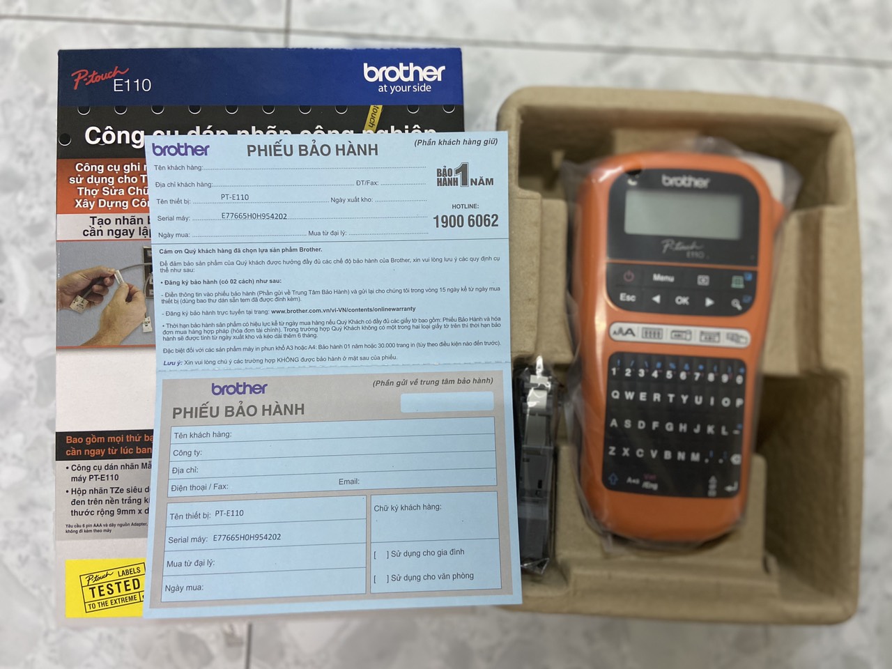 [HCM]Máy in nhãn cầm tay Brother PT-E110 - hàng chính hãng Brother bảo hành 12 tháng - tặng kèm 6 viên pin AAA