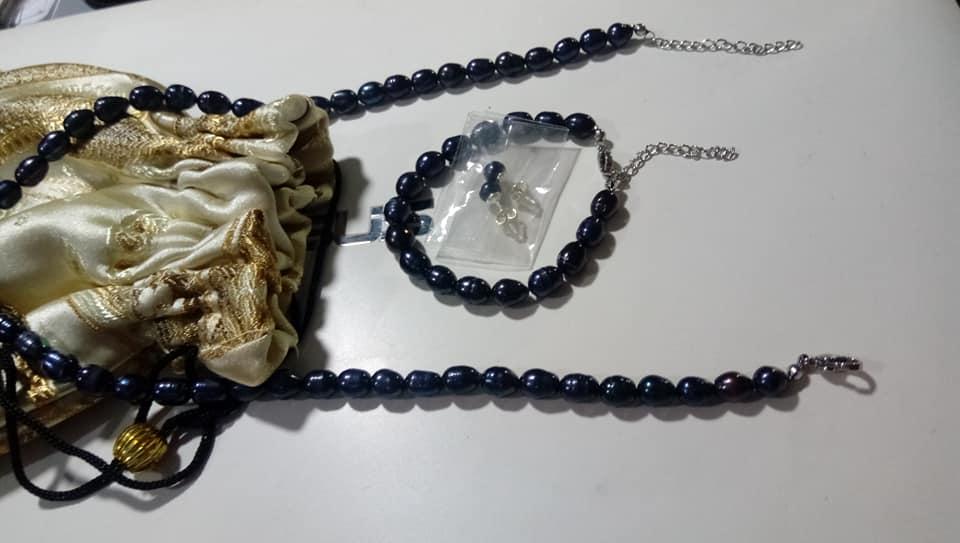 [HCM] SET vòng cổ + vòng tay  tặng bông nụ ngọc trai thât, màu đen, nuôi cấy nước ngọt, chỉ có 300k .