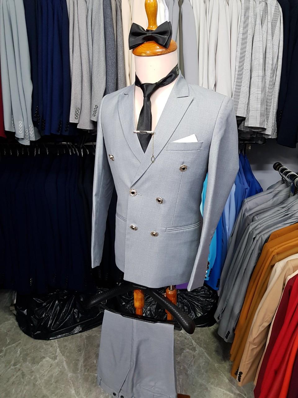 [HCM]Bộ Vest Nam áo + quần Ôm Body Kiểu 6 Cúc Màu Xám Ghi tặng cà vạt nơ