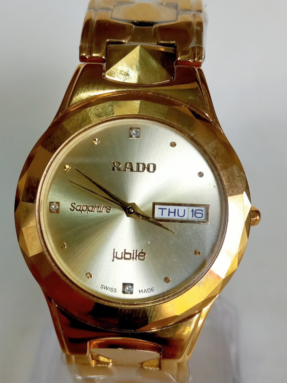 Đồng hồ rado mặt ,dây đá safia . hàng mới nguyên rin . hàng khuyến mãi giảm giá