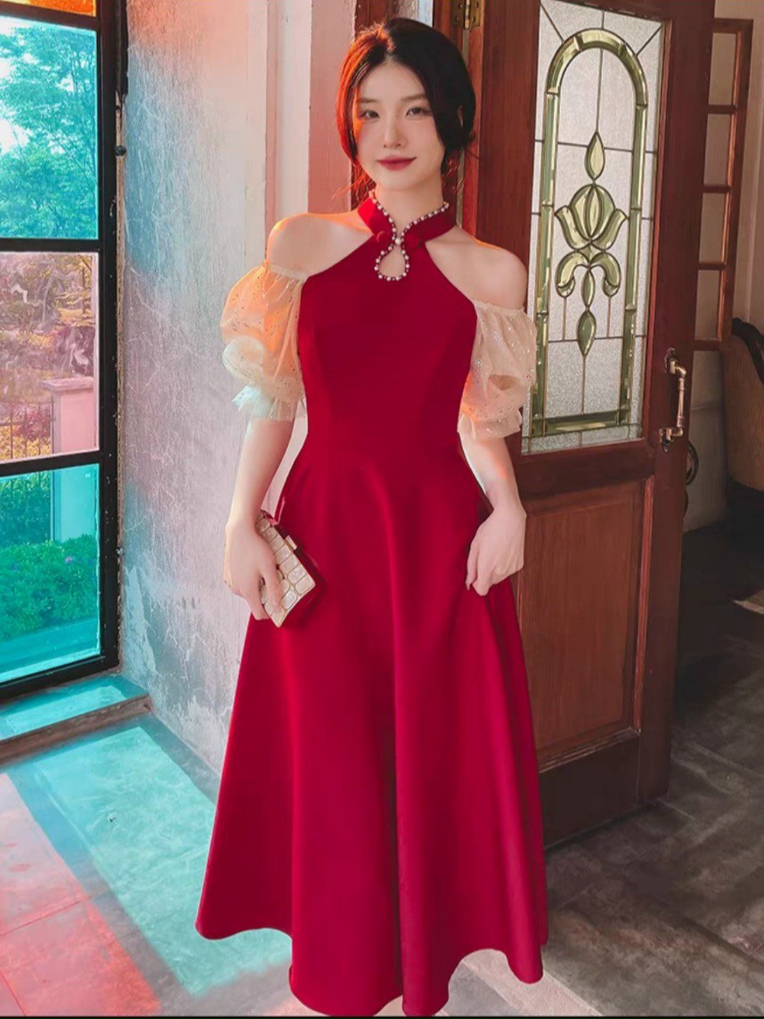 Đầm cổ yếm tay phối kim sa đính cườm