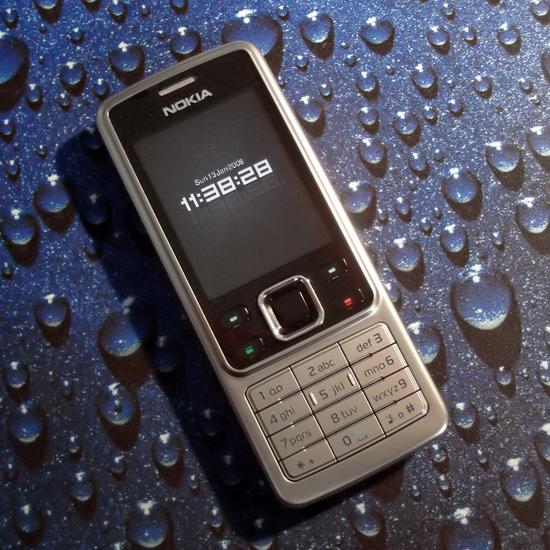 Điện thoại 6300 đen bạc