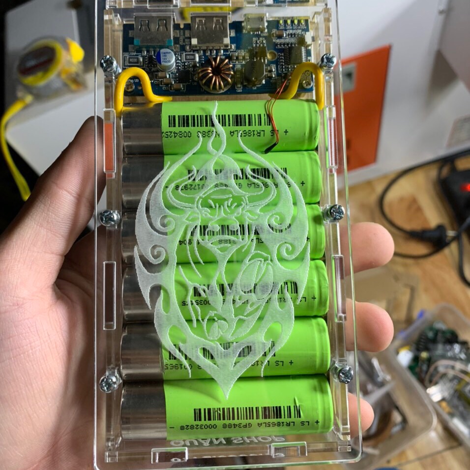 Sạc dự phòng trong suốt dung lượng chuẩn 20000mah siêu kute