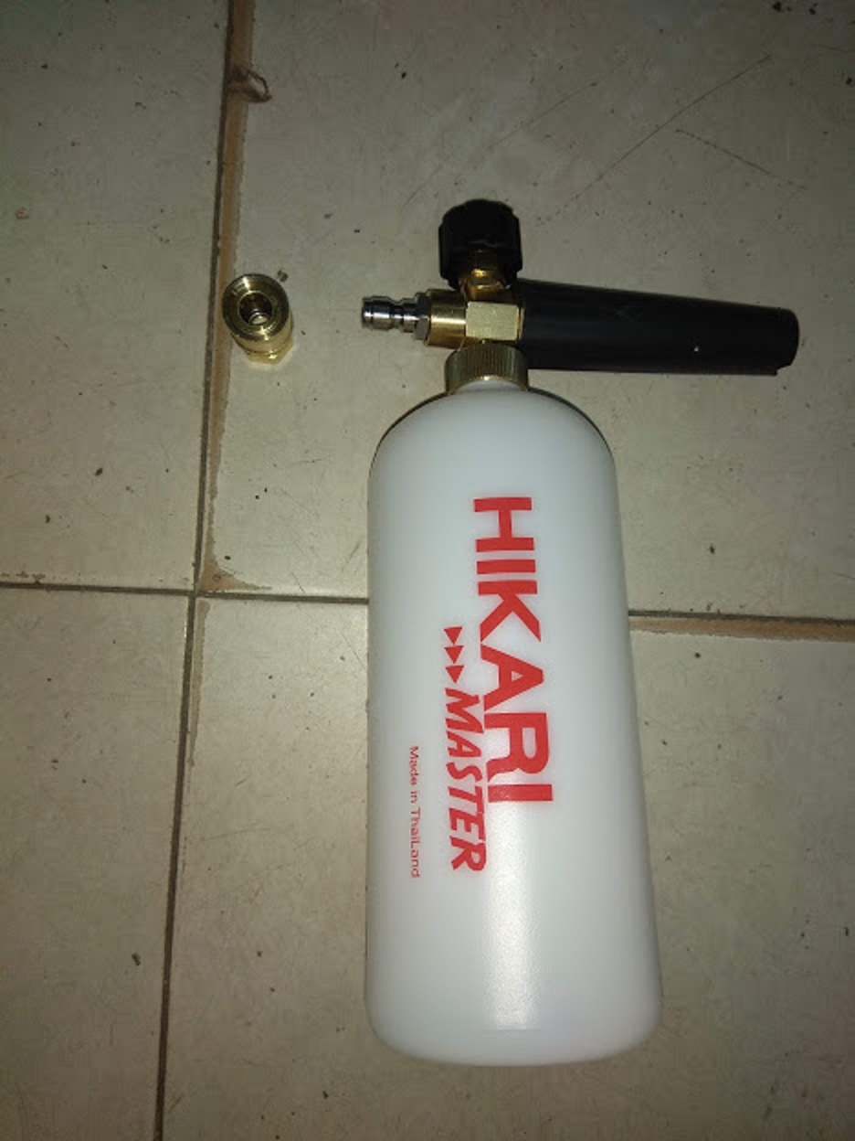 Bình phun bọt tuyết cao cấp 1 lít, Hikari Thái Lan, có đầu nối đồng vào các vòi phun máy rửa xe gia đình, chất lượng đồng và nhựa dẻo bền.