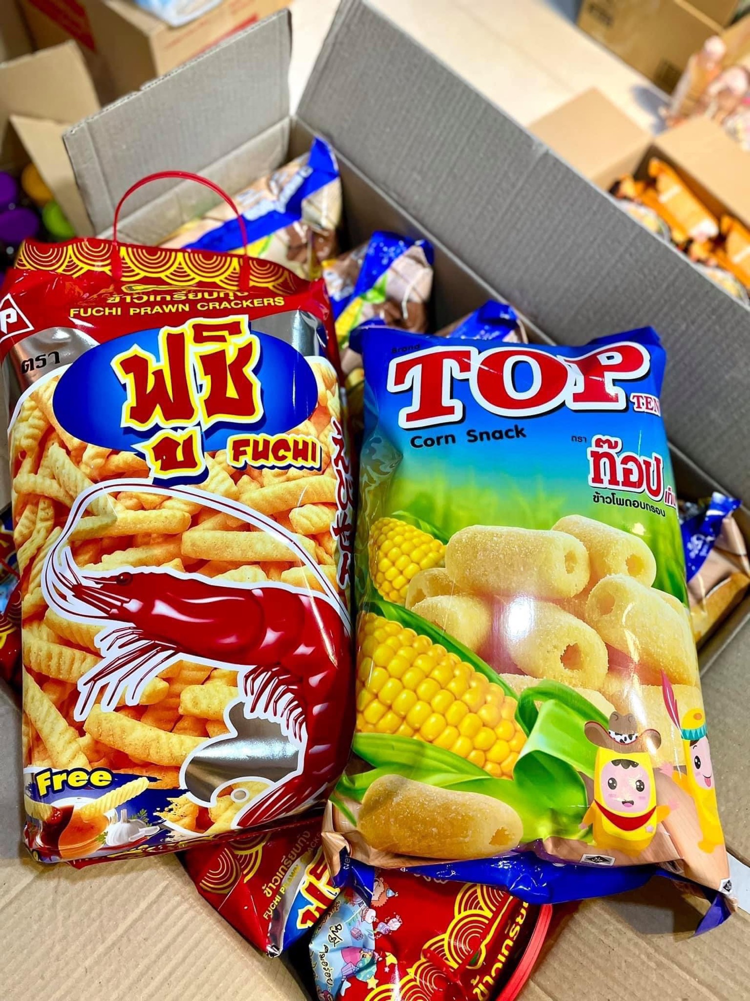 Bim bim tôm khổng lồ thái lan fuchi 600g 1 bịch lớn 6 gói nhỏ bên trong kèm sốt chấm siêu ngon mommymart
