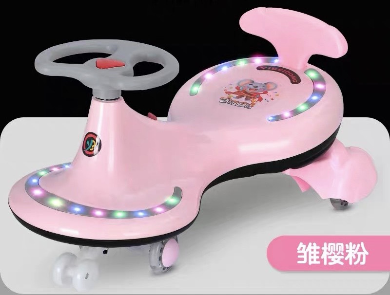 Xe lắc 818 màu hồng có đèn và nhạc