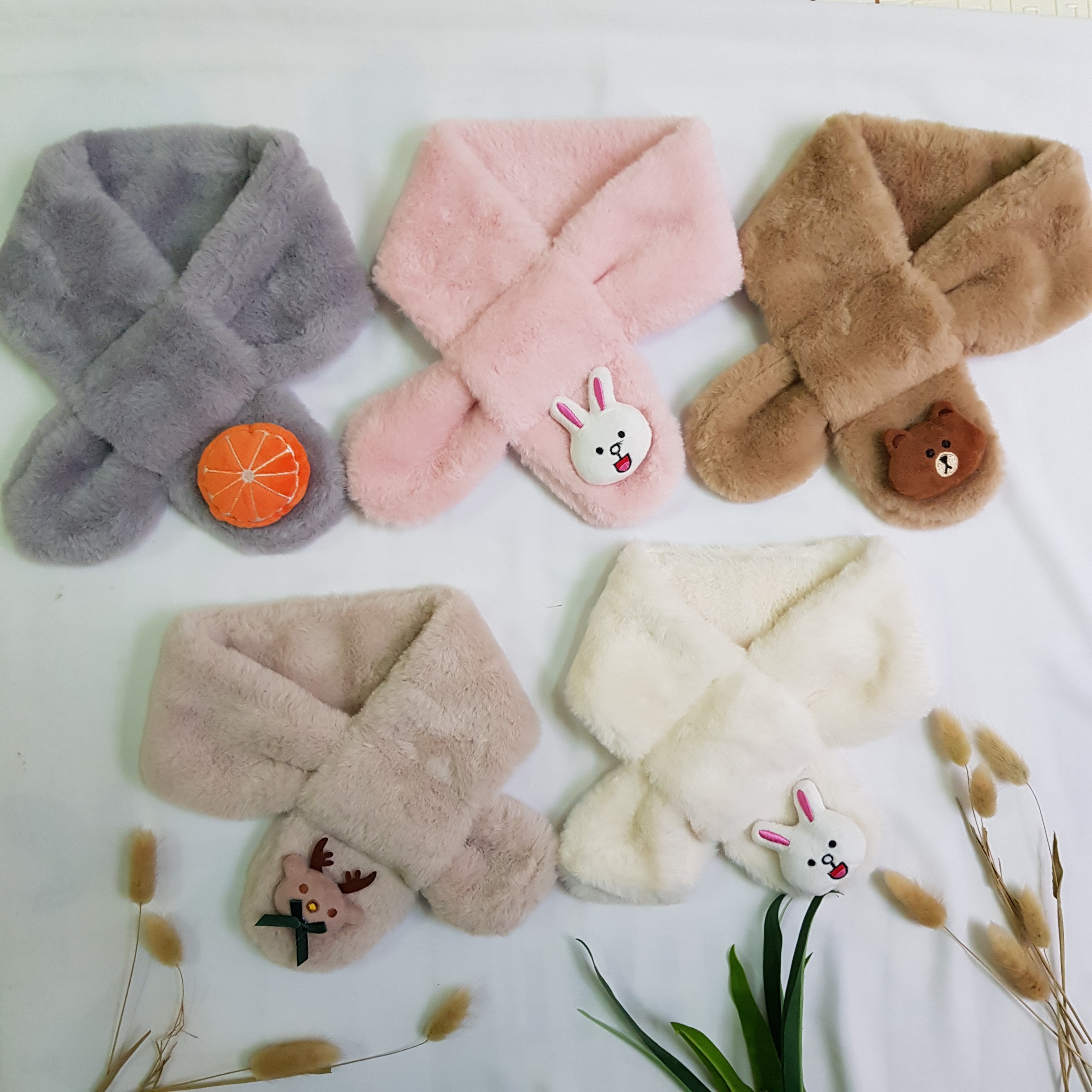 Khăn lông quàng cổ vừa ấm vừa điệu cho bé gái