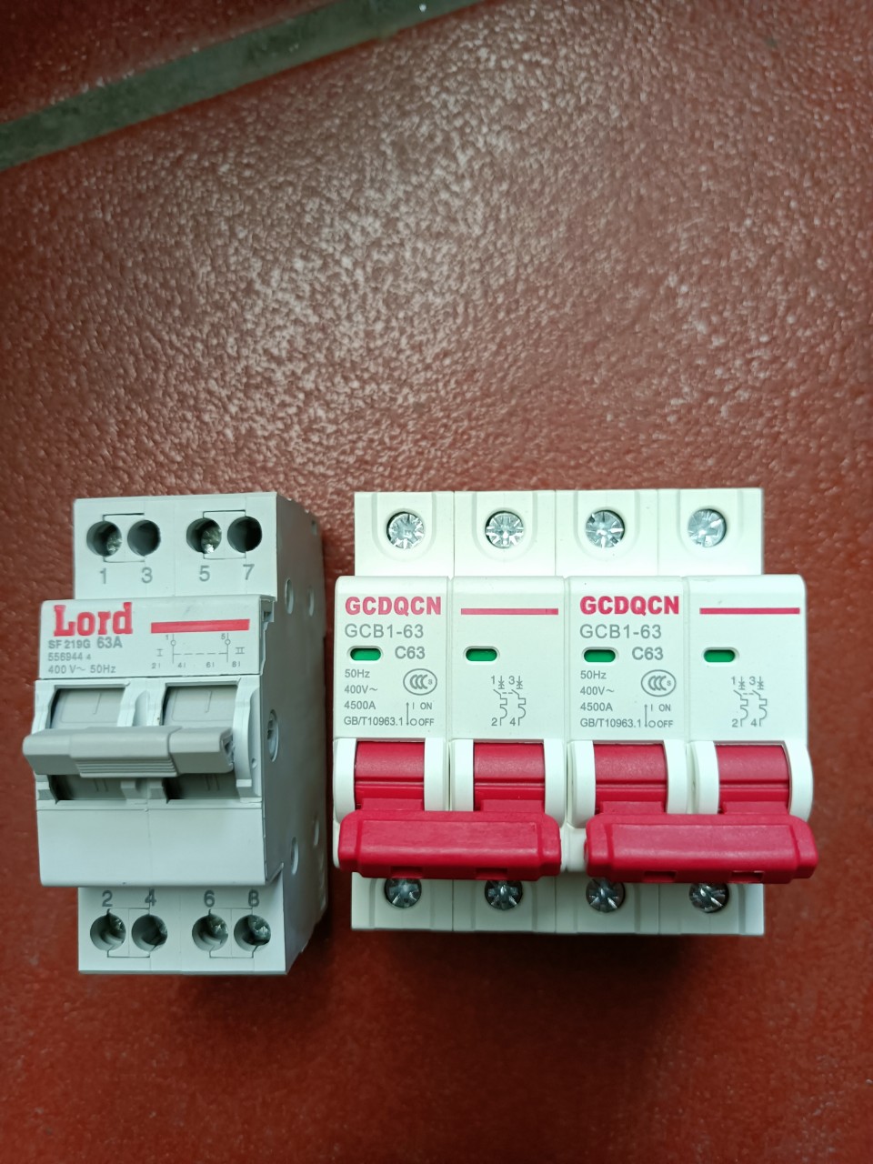 Át đảo chiều 63A/2P/220V cầu dao đảo chiều dạng aptomat