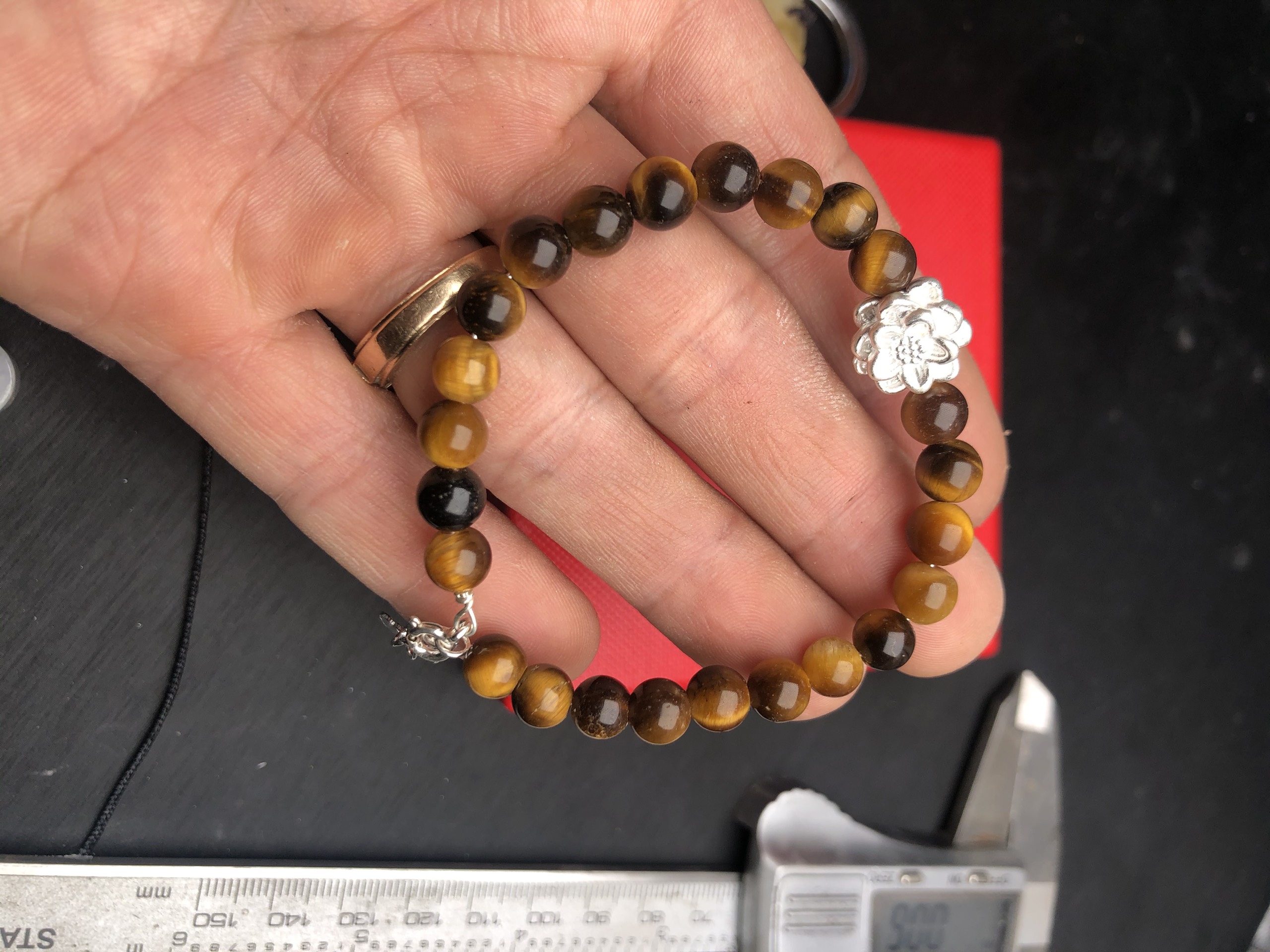 [FreeshipMAX] Vòng tay đá mắt hổ vàng mix charm bạc dây lõi bạc