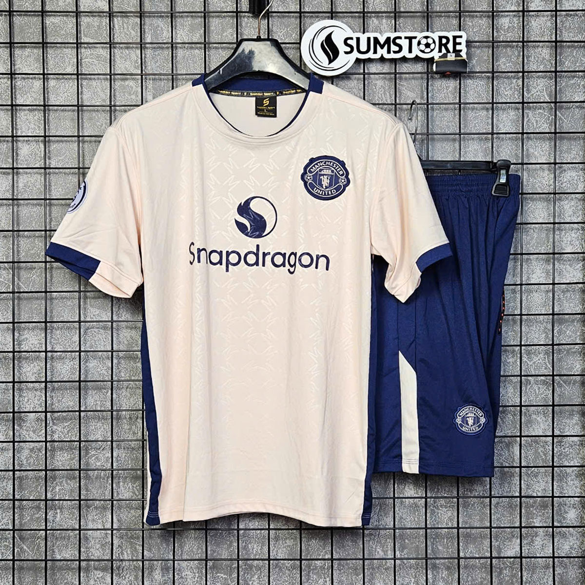  Bộ Áo Đấu CLB 2025 - Quần Áo Bóng Đá  Mu Màu Kem Mới Nhất Dành Cho Nam Nữ 