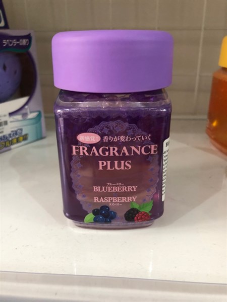 Hộp thơm phòng cao cấp Fragrance Plus hương việt quất và dâu rừng hàng nhập khẩu Nhật Bản