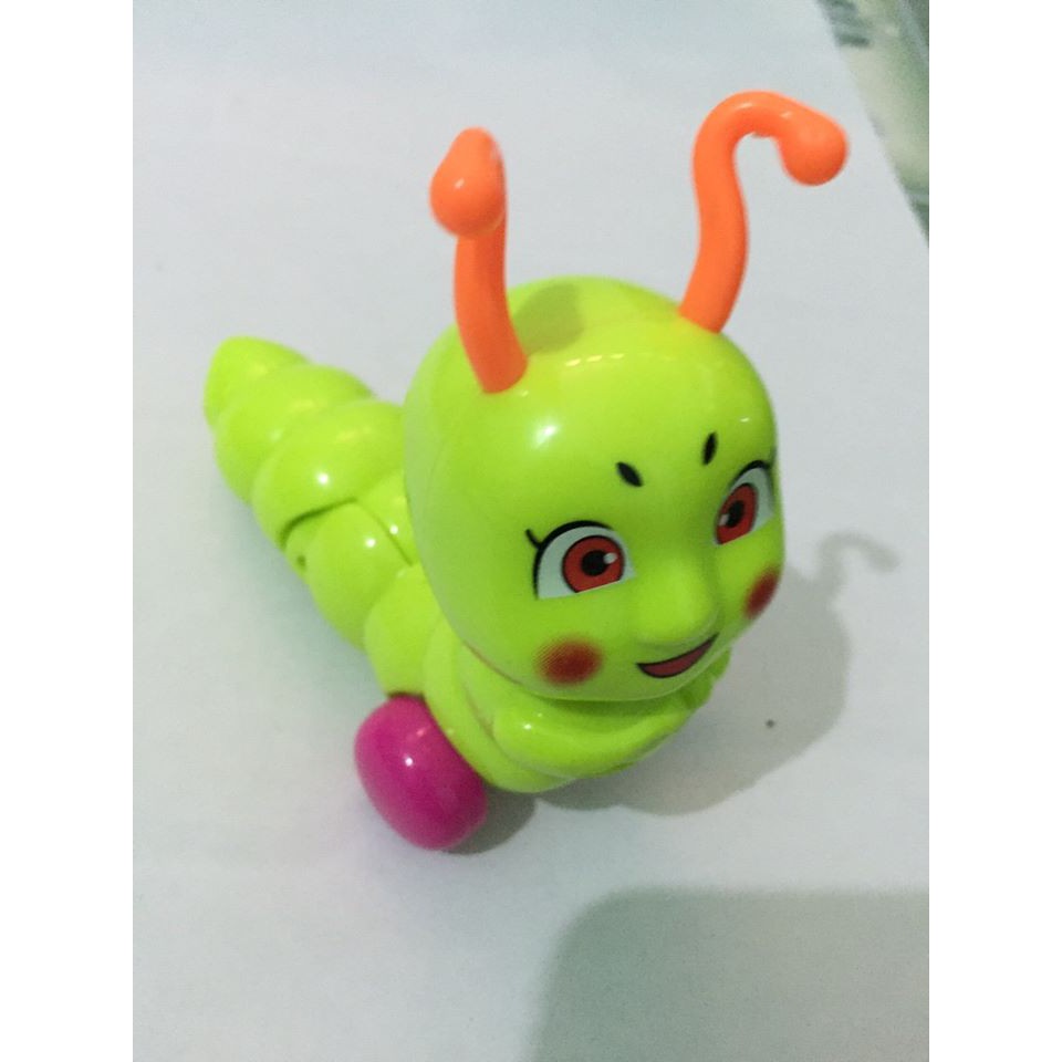 Sâu xanh nhỏ chạy cót cho bé