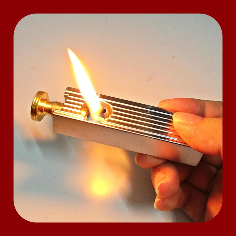 (BÂT LỬA ĐÔC LẠ) HỘT QUẸT XĂNG ĐÁ CỔ DOLPHIN (KIM LOẠI)