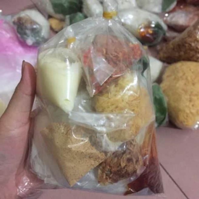 1 bịch bánh tráng trộn thập cẩm satế nước sốt me, bơ
