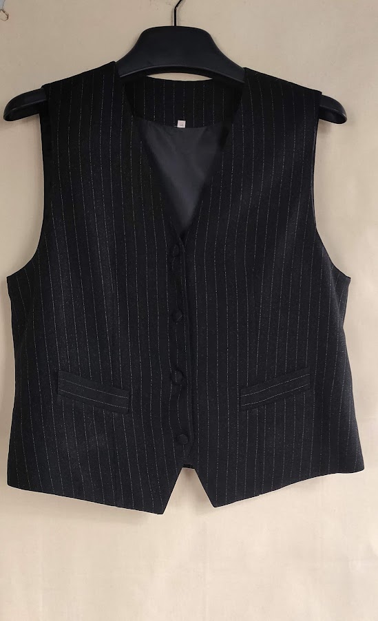 Áo Khoác Gile chất liệu ánh kim sz S, new 95%