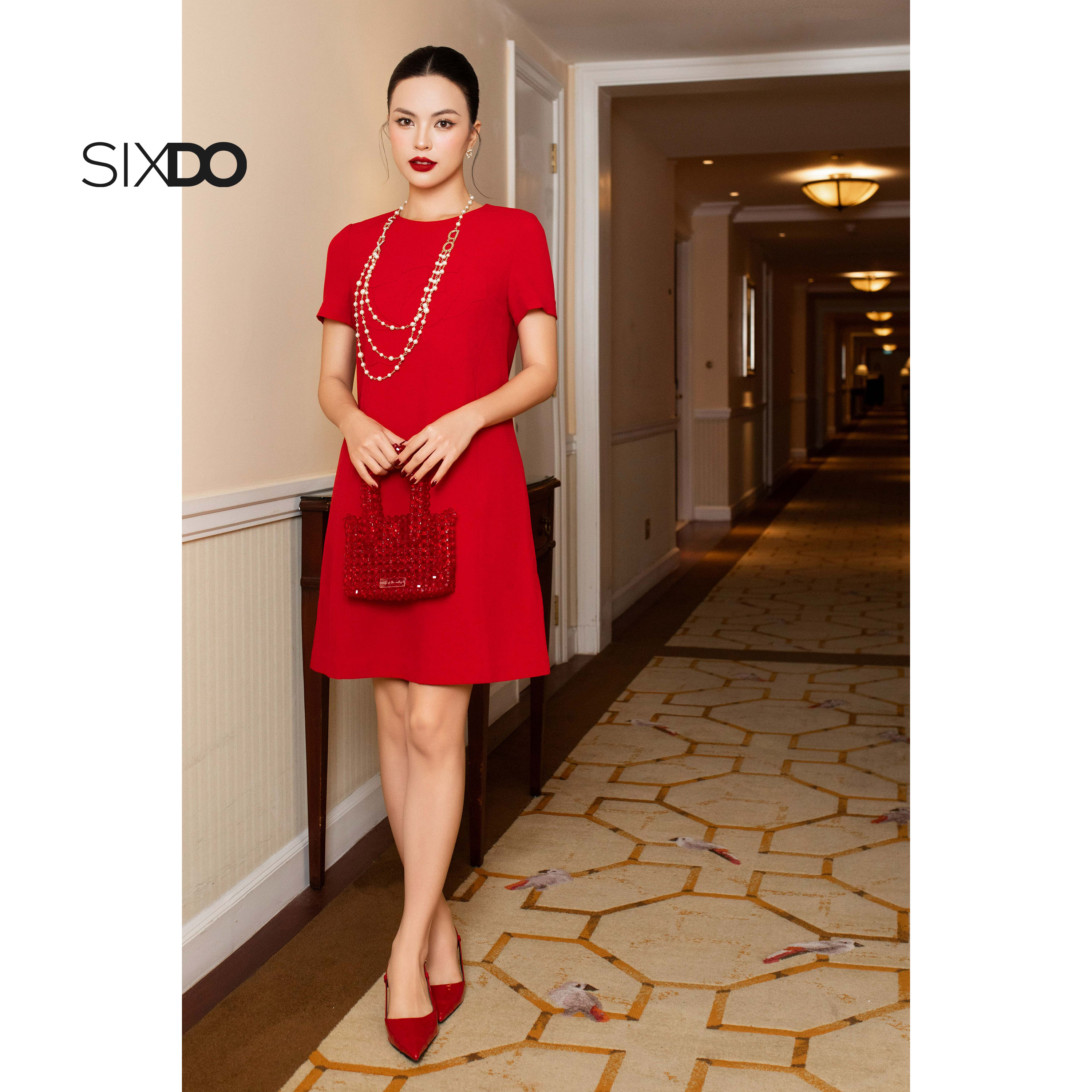 Đầm mini suông đỏ ngắn tay hoa 3D SIXDO (Red 3D Flower Woven Loose Dress)