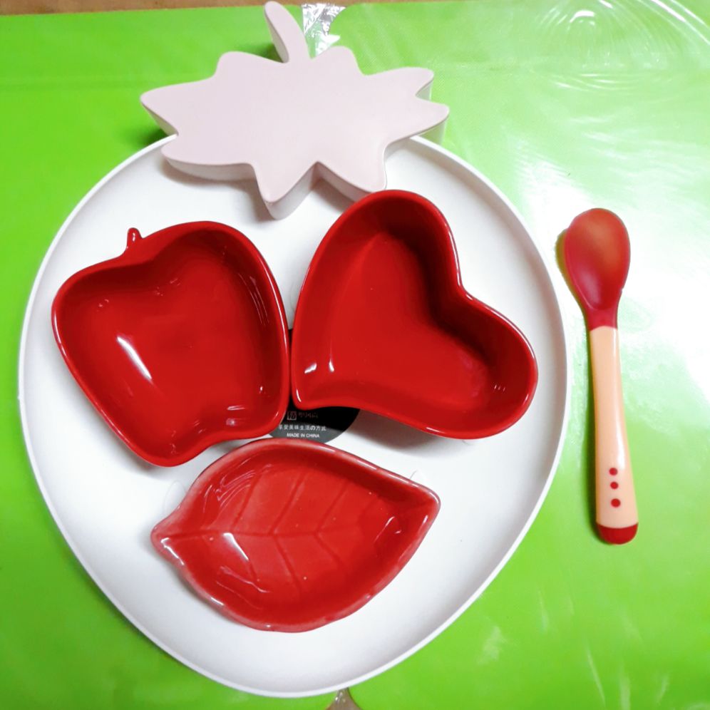 Set ăn dặm 5 chi tiết tông đỏ khay dâu tây hồng