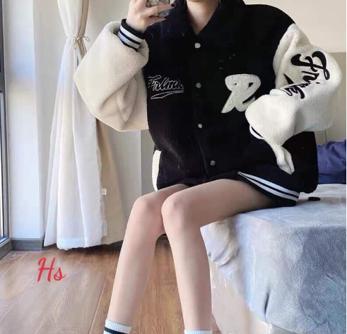 Áo lông thêu chữ r hsu1