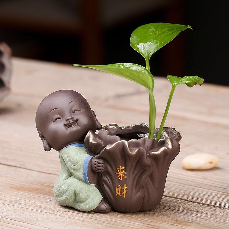 Tượng Chú Tiểu Ôm Chậu Trồng Cây - 8.9x9cm - Gốm