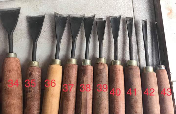 1 cây đục gỗ đục doãng mài sắc tra cán đầy đủ